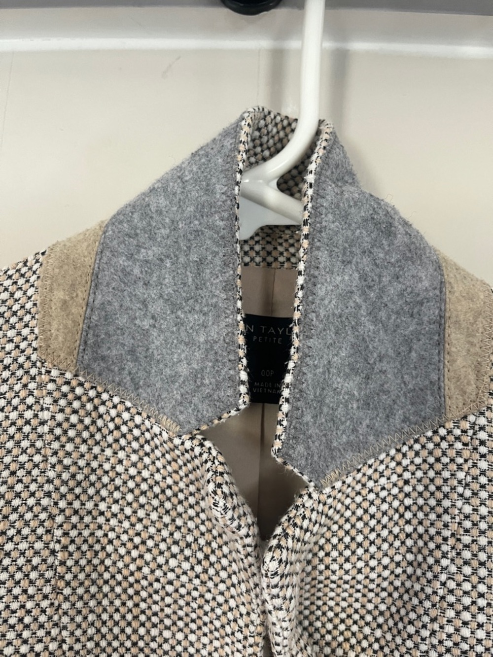 Ann Taylor Textured Single-Button Blazer - Picture 4 of 8